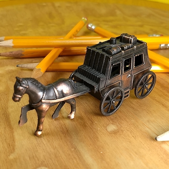 Collectable Metal Die Cast Horse & Stagecoach pencil sharpener - Picture 13 of 13
